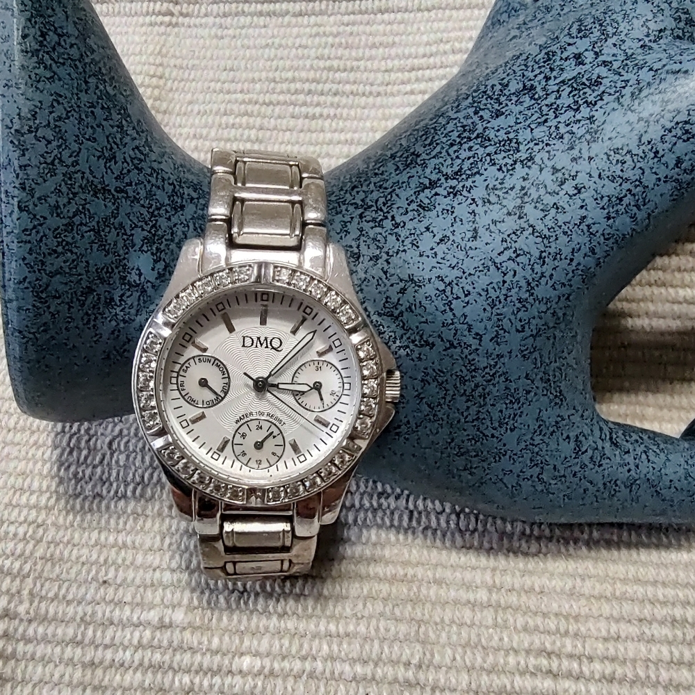 DMQ Bracelet style watch